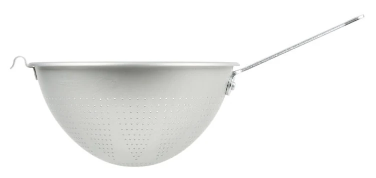 Vollrath 4605 Aluminum Professional / Spaghetti Strainer with 11-1/4" Dia. Perforated Bowl, Hook and Straight Handle 5 qt. - Image 3