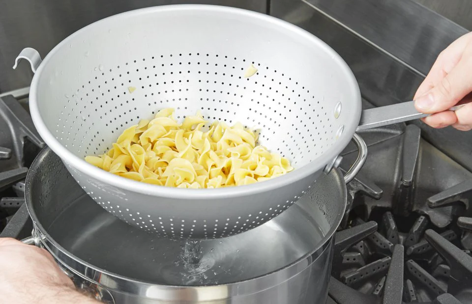 Vollrath 4605 Aluminum Professional / Spaghetti Strainer with 11-1/4" Dia. Perforated Bowl, Hook and Straight Handle 5 qt. - Image 6