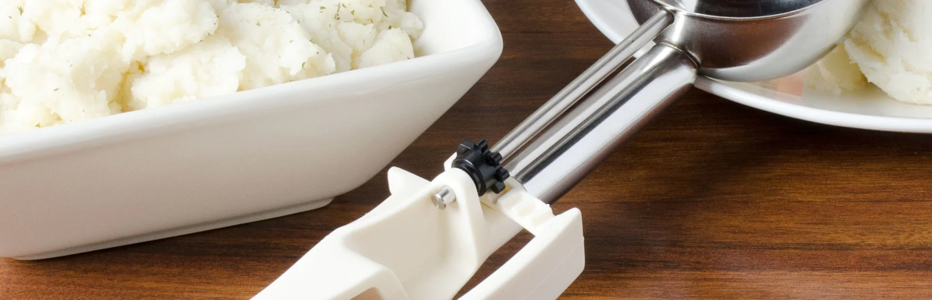 Vollrath 47372 Jacob's Pride Extended Length Disher with Ivory Squeeze Handle 3.2 oz. - Size 10 - 12/Case - Image 4