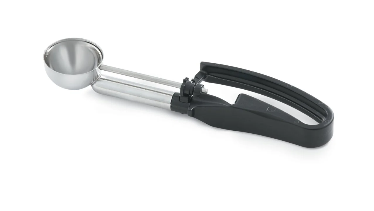 Vollrath 47377 Jacob's Pride Extended Length Disher with Black Squeeze Handle 1.13 oz. - Size 30 - 12/Case - Image 2