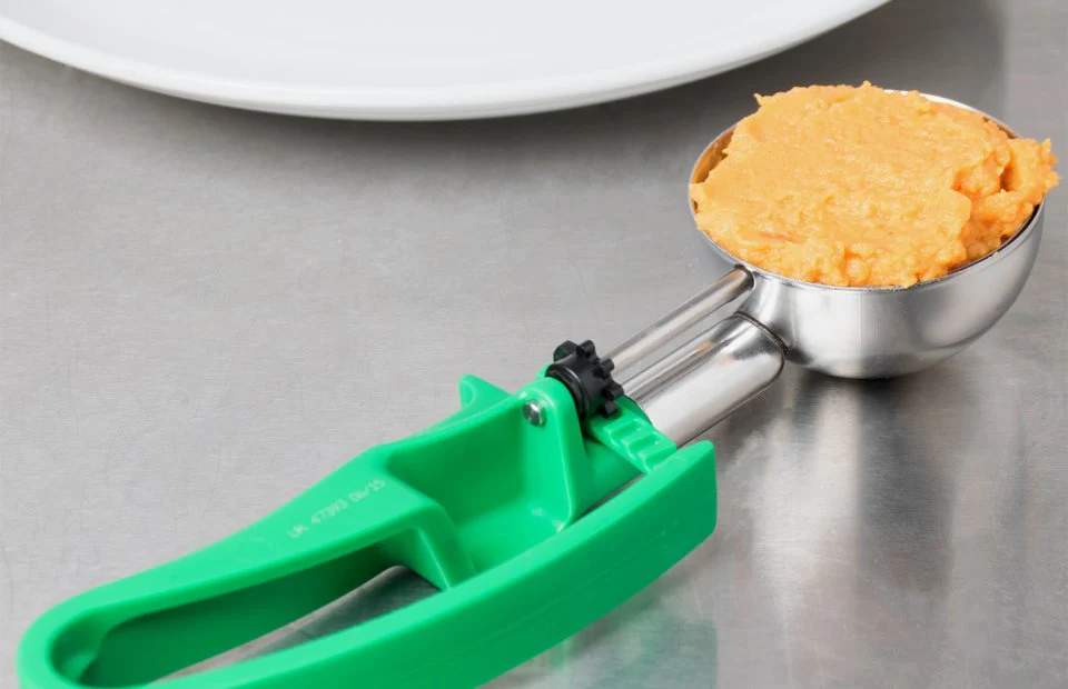 Vollrath 47393 Jacob's Pride Standard Length Disher with Green Squeeze Handle 2.8 oz. - Size 12 - 12/Case - Image 6
