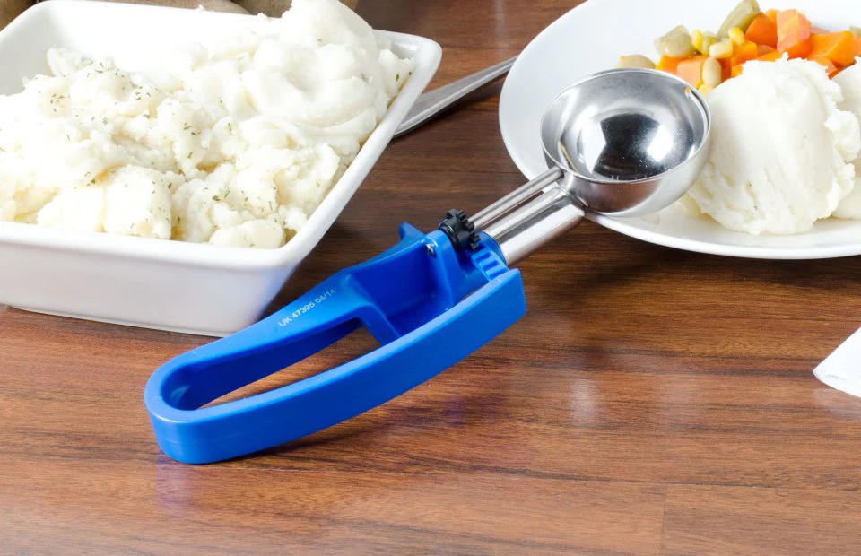 Vollrath 47395 Jacob's Pride Standard Length Disher with Royal Blue Squeeze Handle 2 oz. - Size 16 - Image 6