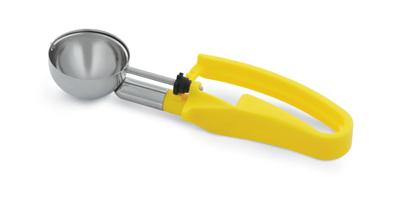 Vollrath 47396 Jacob's Pride Standard Length Disher with Royal Yellow Squeeze Handle 1.8 oz. - Size 20 - 12/Case - Image 2