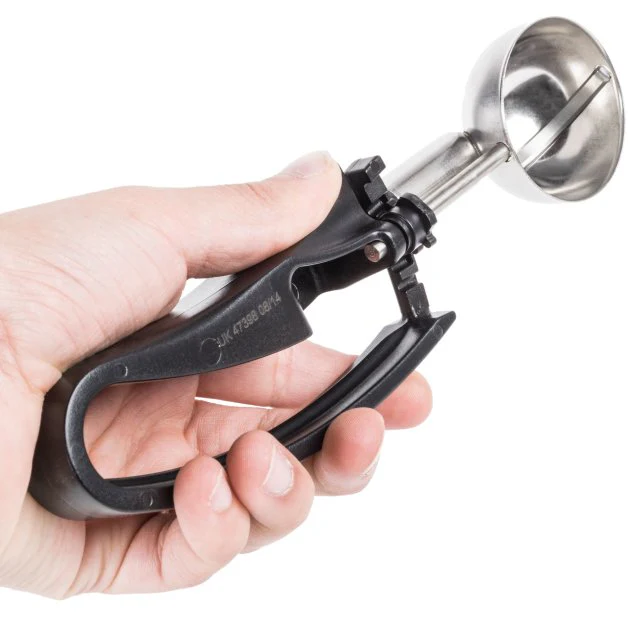 Vollrath 47398 Jacob's Pride Standard Length Disher with Black Squeeze Handle 1.13 oz. - Size 30 - Image 6