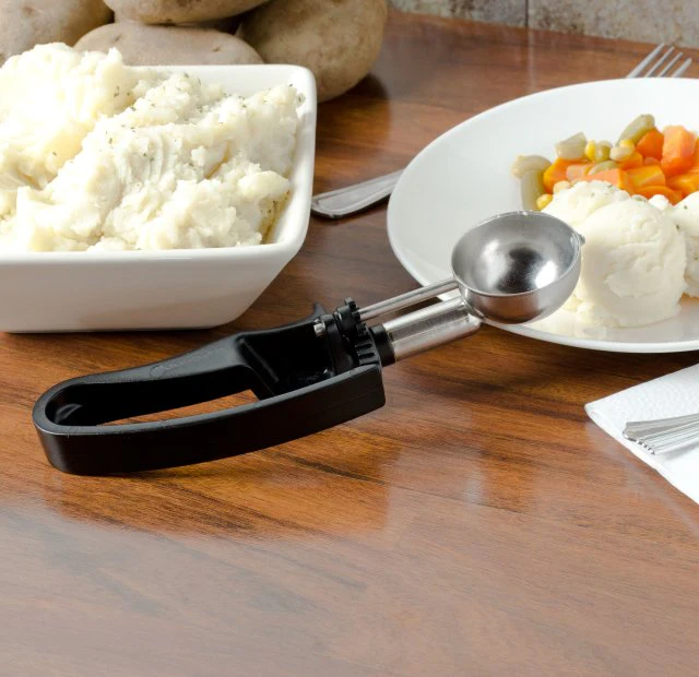 Vollrath 47398 Jacob's Pride Standard Length Disher with Black Squeeze Handle 1.13 oz. - Size 30 - Image 7