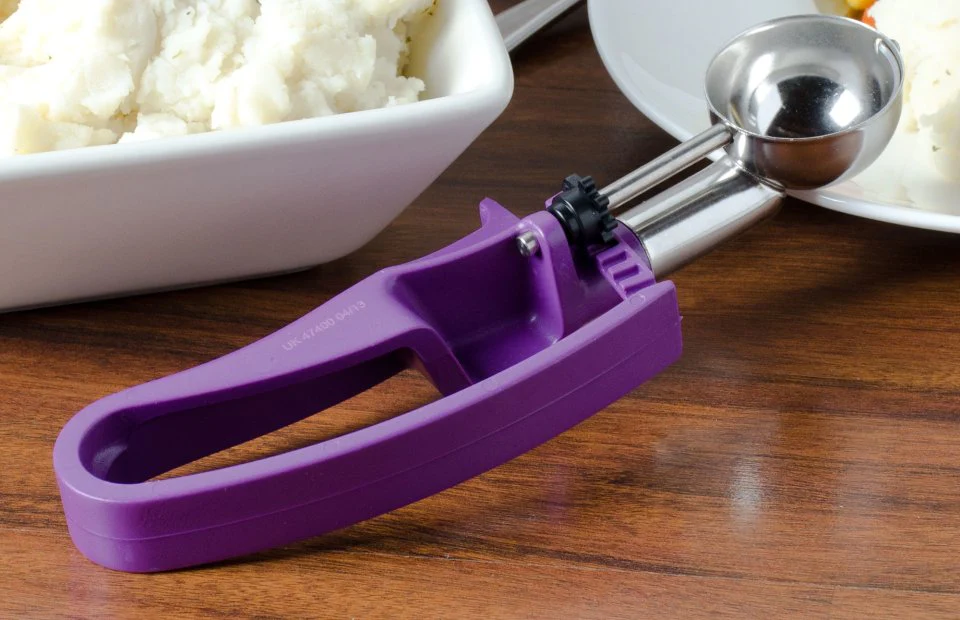 Vollrath 47400 Jacob's Pride Standard Length Disher with Purple Squeeze Handle 0.72 oz. - Size 40 - Image 6