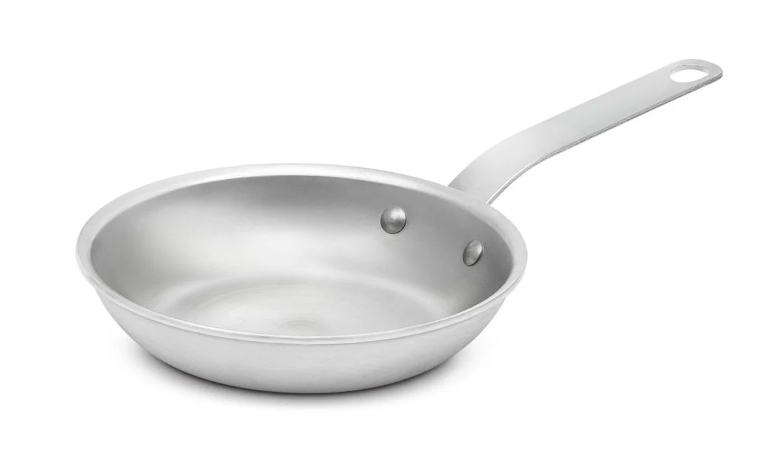 Vollrath 671107 Wear-Ever Aluminum Fry Pan with Natural Finish and Plated Handle 7"