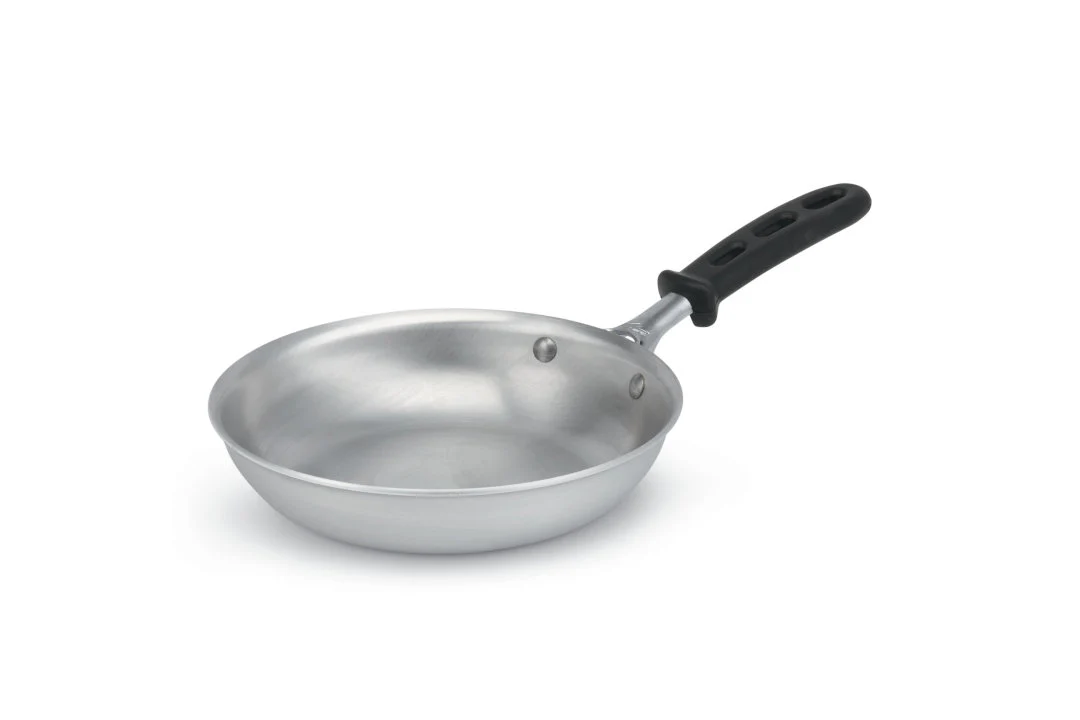 Vollrath 672108 Wear-Ever Aluminum Fry Pan with Natural Finish and Black Silicone Handle 8" - Image 5