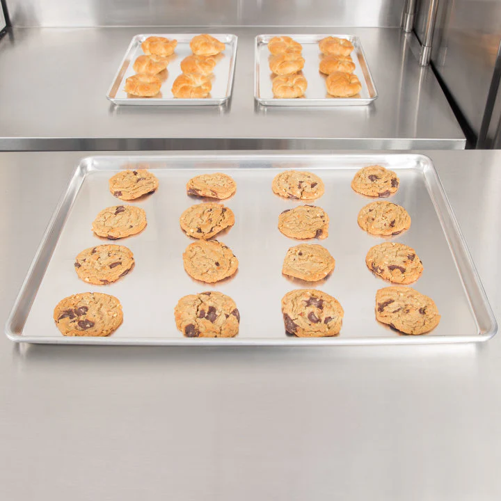 Vollrath 9001 Wear-Ever Heavy Duty Full Size 16 Gauge Wire in Rim Aluminum Bun / Sheet Pan 18" x 26" - Image 6