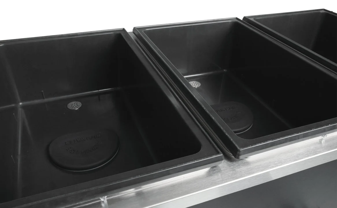 Vollrath T387072 2-Series Affordable Portable Deluxe Electric 3-Well Hot Food Table with Closed Base and Sneeze Guard 46" - Black - Sealed Well - 208-240v - Image 3