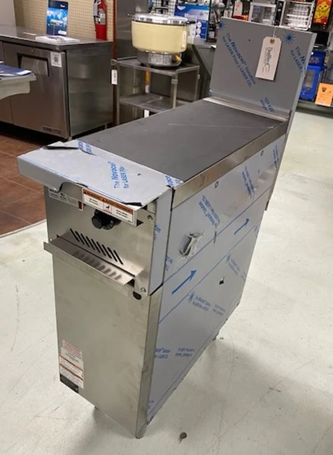 Clearance Vulcan EV12-1HT-208 Endurance Electric Range with Single Hot Top and Enclosed Base 12" - 208V - Image 9
