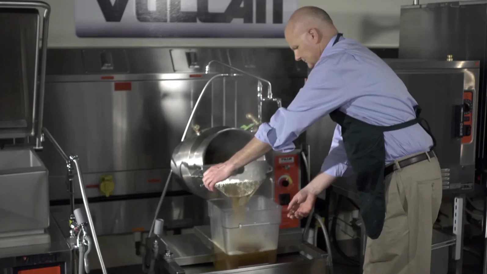 Vulcan K12ETT-7 Countertop Electric 2/3 Steam Jacketed Tilting Kettle 12 Gal. - 208v/3ph, 12 kW - Image 4